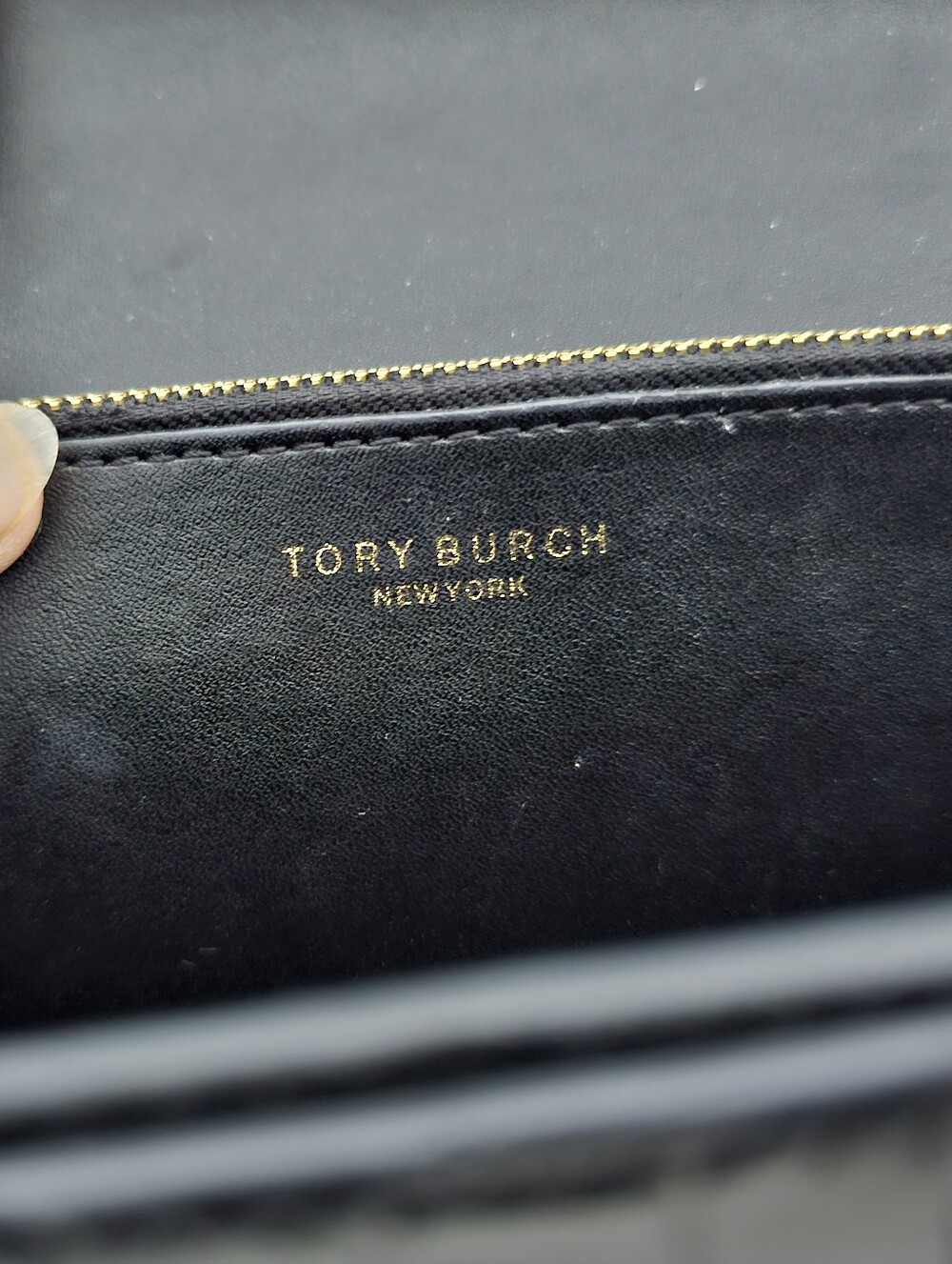 Authentic Tory Burch Black Croc-Embossed Crossbody with Gold Logoa - Picture 10 of 15